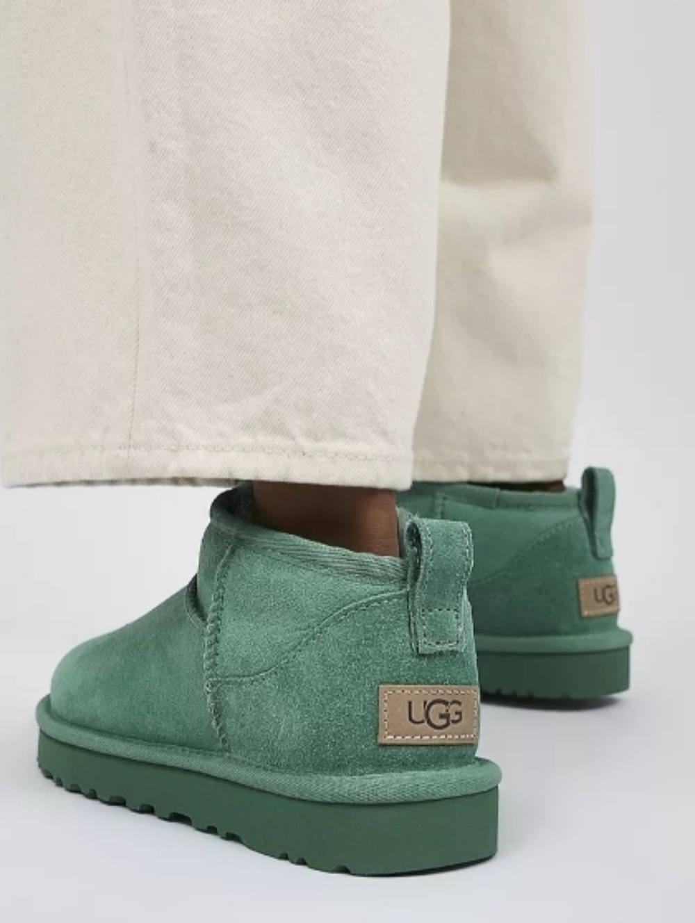 🆕️🎿Ugg Ultra Mini Boots, Emerald Green - Sz 8